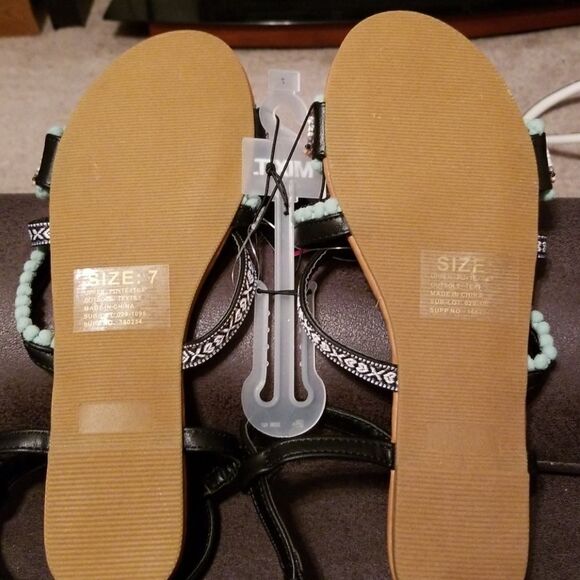 🦋3/$15💰Sandals  - Picture 3 of 3